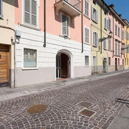 Appartamento Ampio In Centro Storico Con Balconi Parma