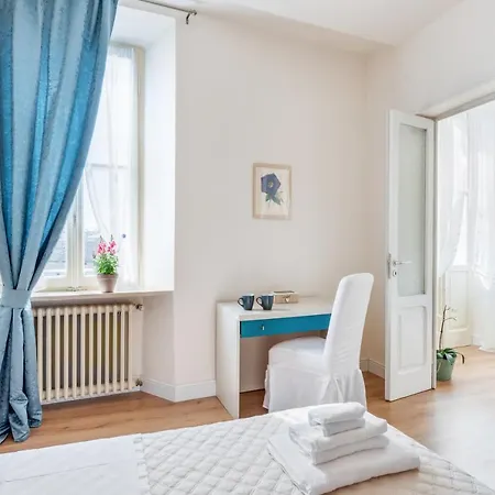 Apartment Ampio In Centro Storico Con Balconi Parma
