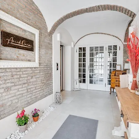Apartment Ampio In Centro Storico Con Balconi Parma