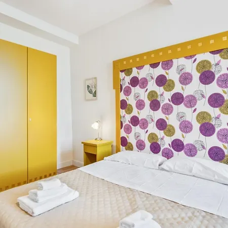 Ampio In Centro Storico Con Balconi Apartment